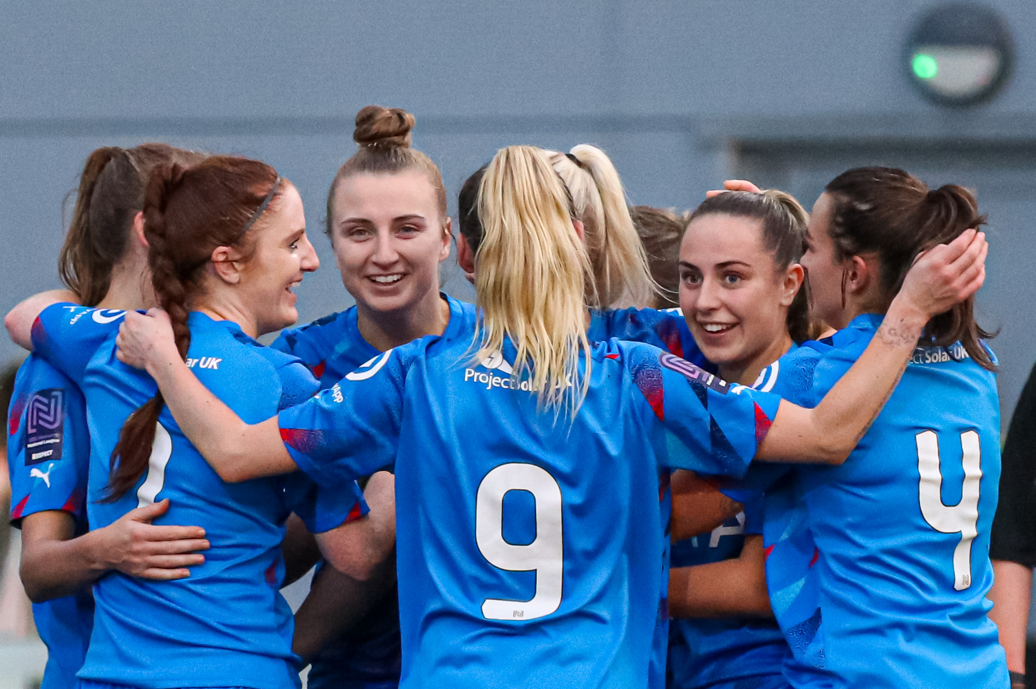 County Ladies players in a huddle 